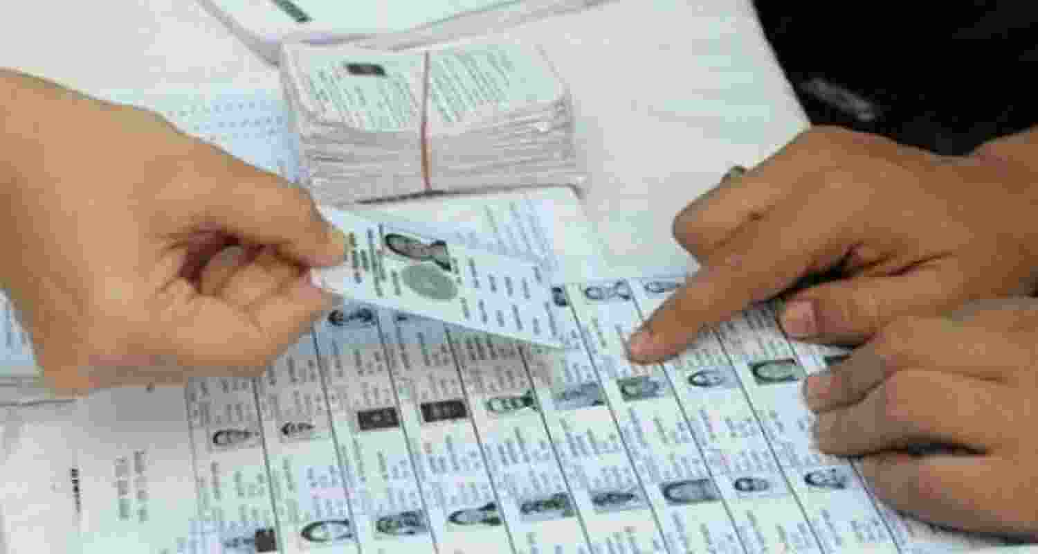SSR in J&K:1.60L voters added, 6,690 'duplicate' entries deleted SSR in J&K:1.60L voters added, 6,690 'duplicate' entries deleted