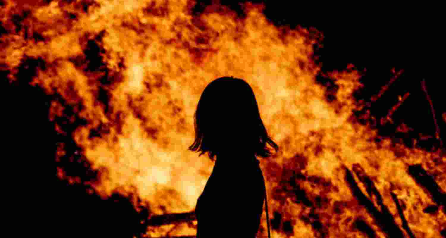 Woman sets herself on fire after boyfriend ignores calls in Jammu Woman sets herself on fire after boyfriend ignores calls in Jammu