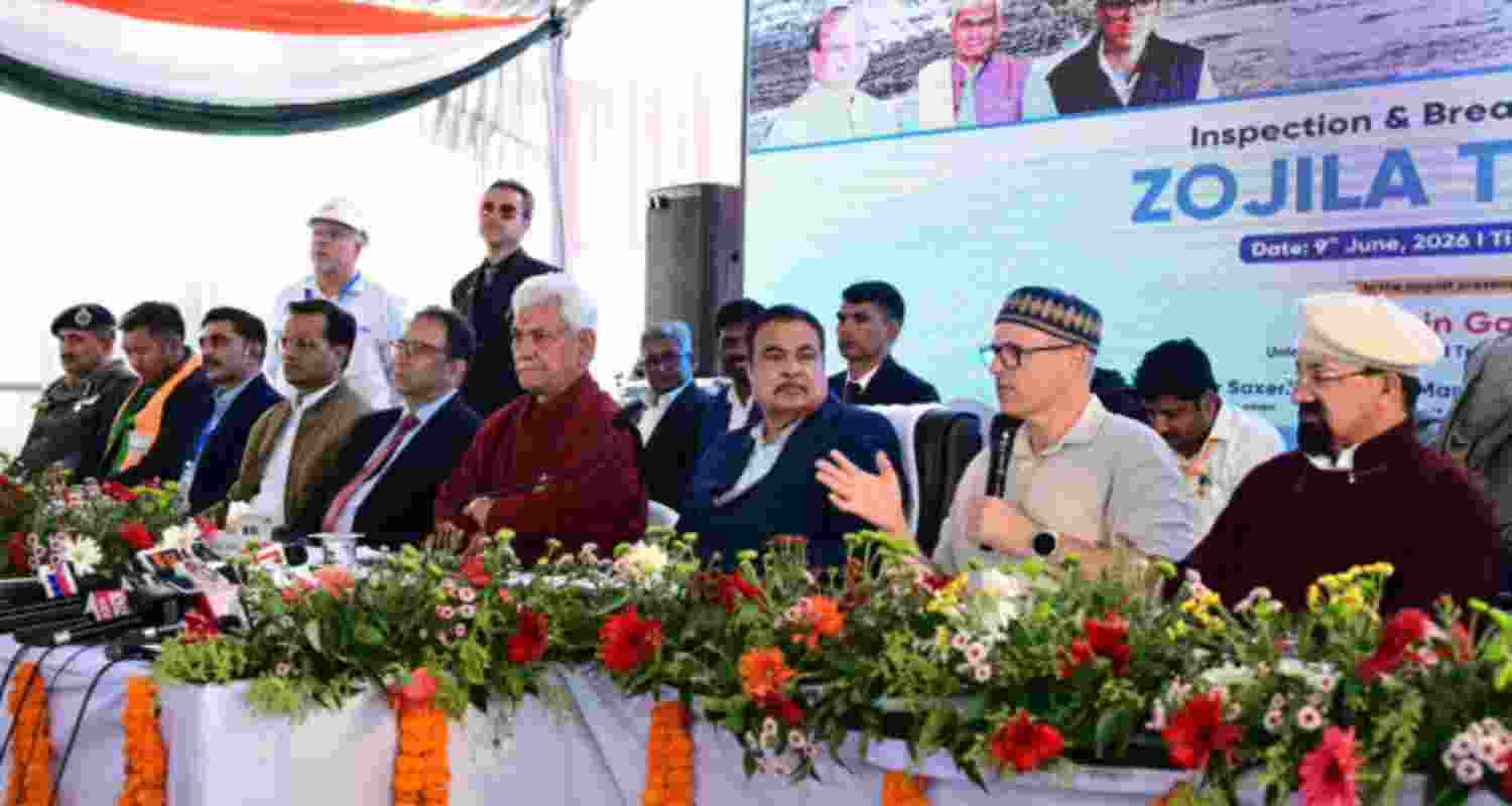 Omar appeals Gadkari 'boost' direct air connectivity to Kargil Omar appeals Gadkari 'boost' direct air connectivity to Kargil