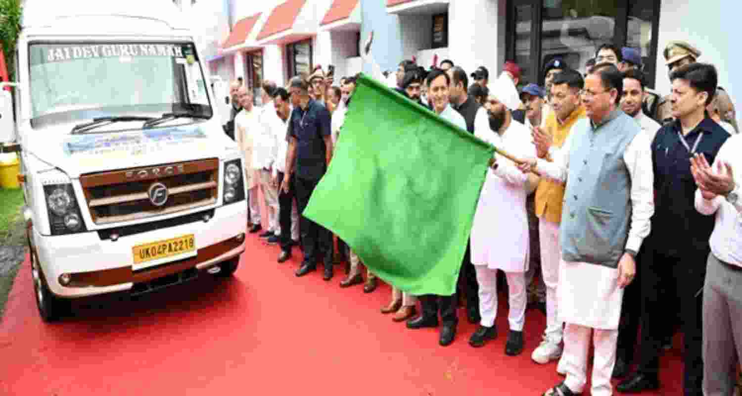 CM Dhami flags off first batch of Kailash Mansarovar Yatra CM Dhami flags off first batch of Kailash Mansarovar Yatra
