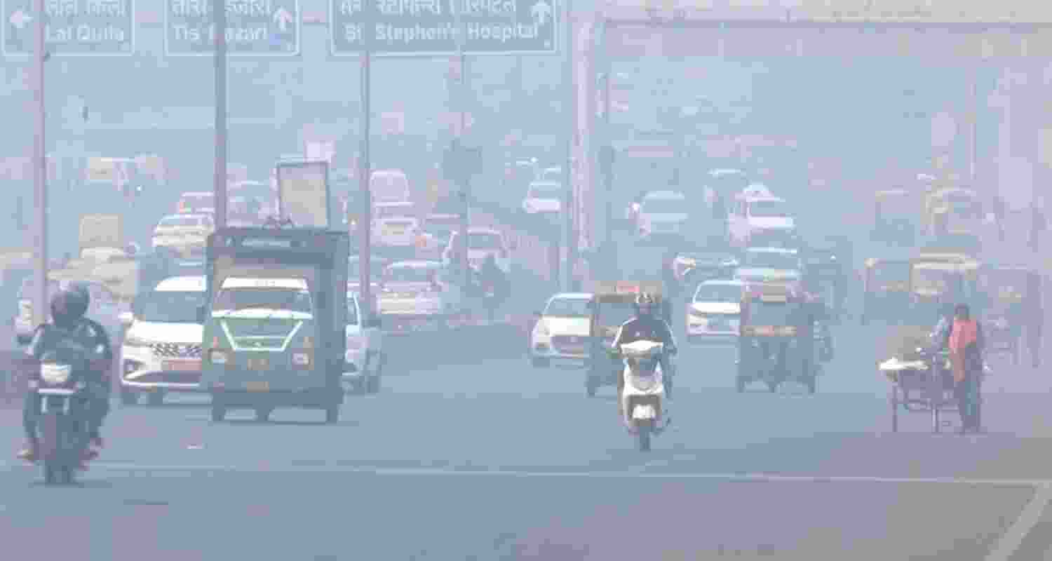 GRAP 4: Govt directs pvt offices to work with 50% staff strength GRAP 4: Govt directs pvt offices to work with 50% staff strength