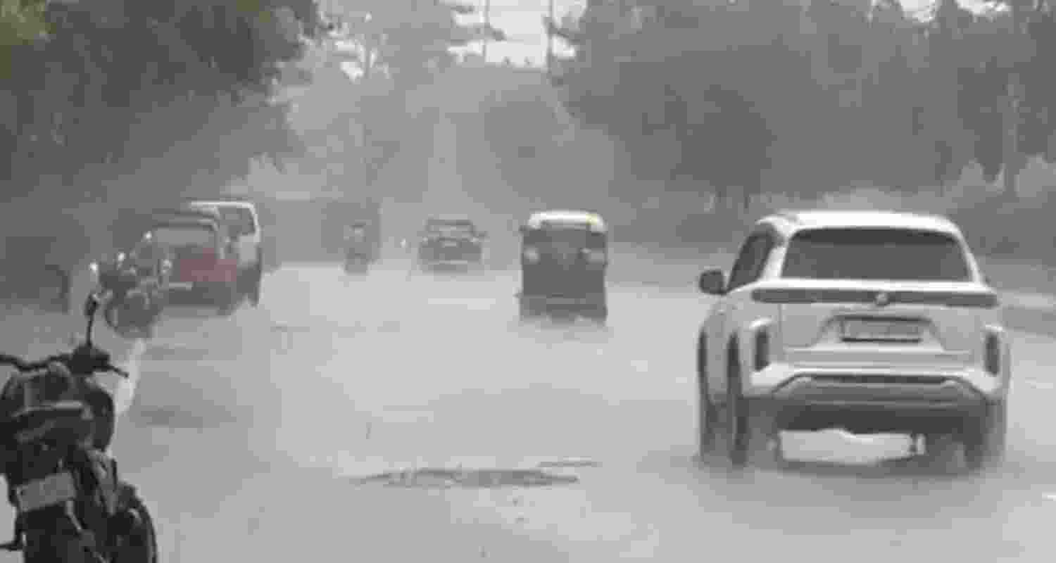 Delhi paralysed; 3 dead due to torrential rain Delhi paralysed; 3 dead due to torrential rain