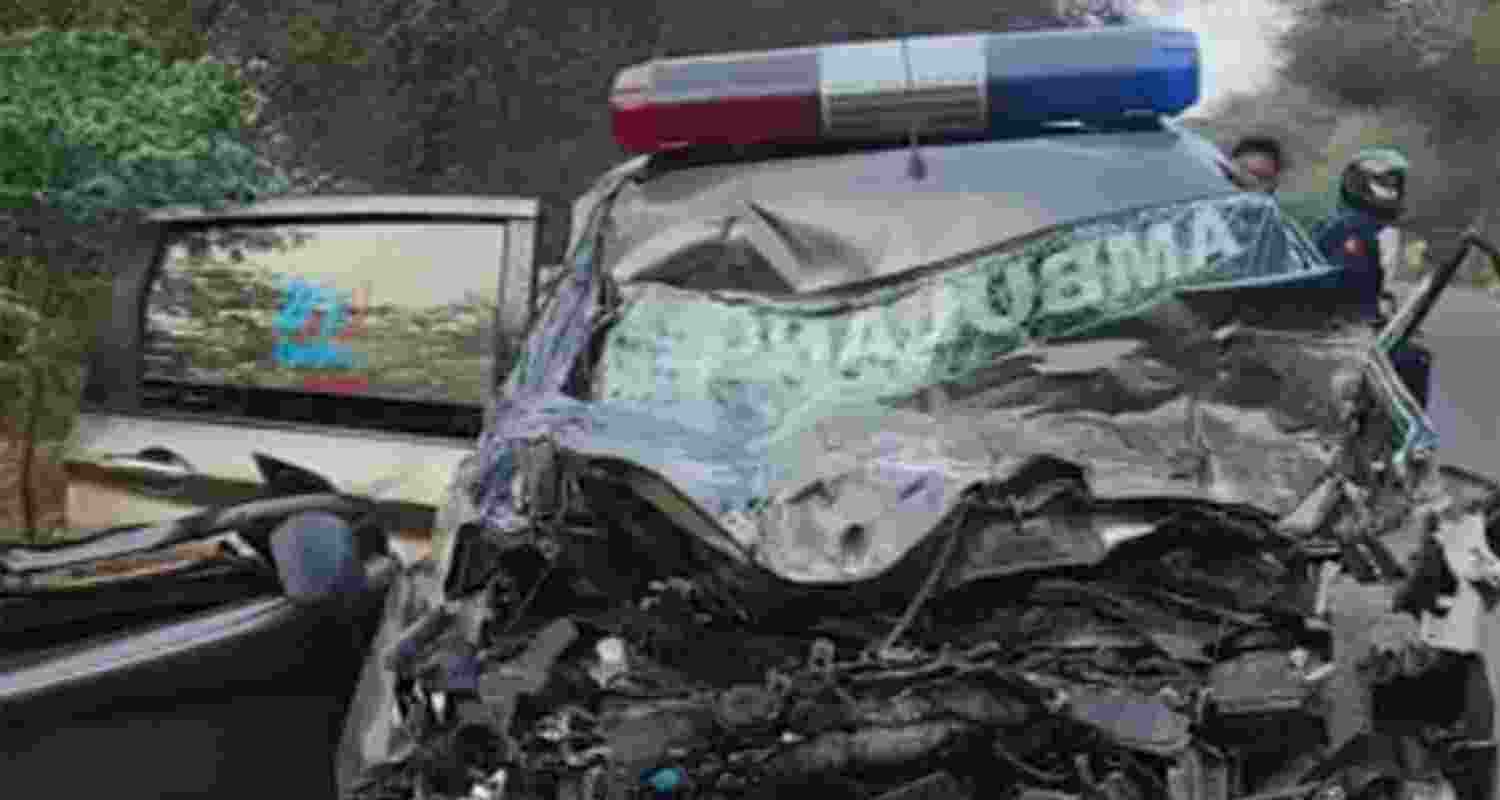 Three killed as ambulance collides with Army truck in Rajasthan Three killed as ambulance collides with Army truck in Rajasthan