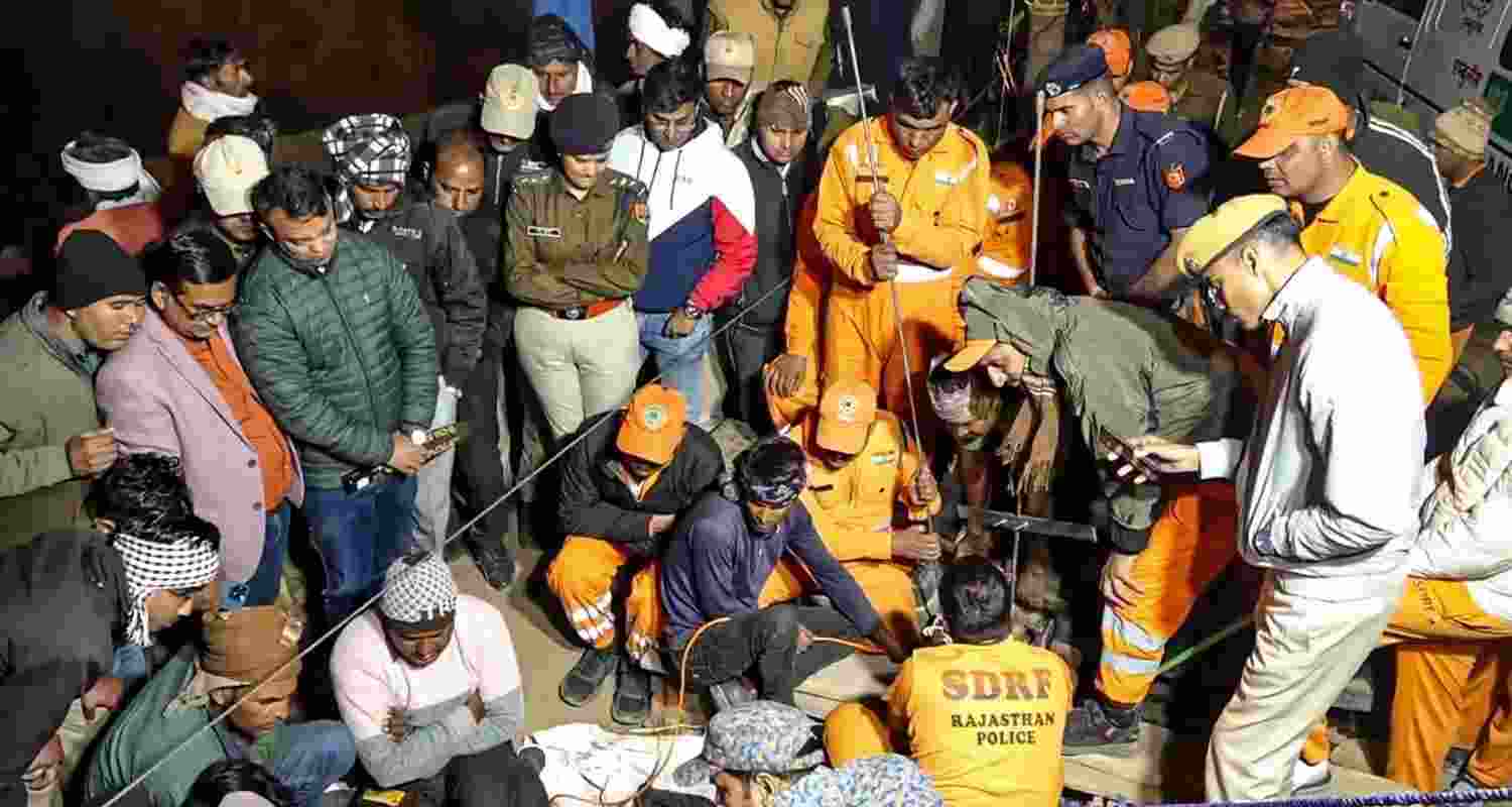 SDRF personnel engaged in the rescue operation on Wednesday night. SDRF personnel engaged in the rescue operation on Wednesday night.