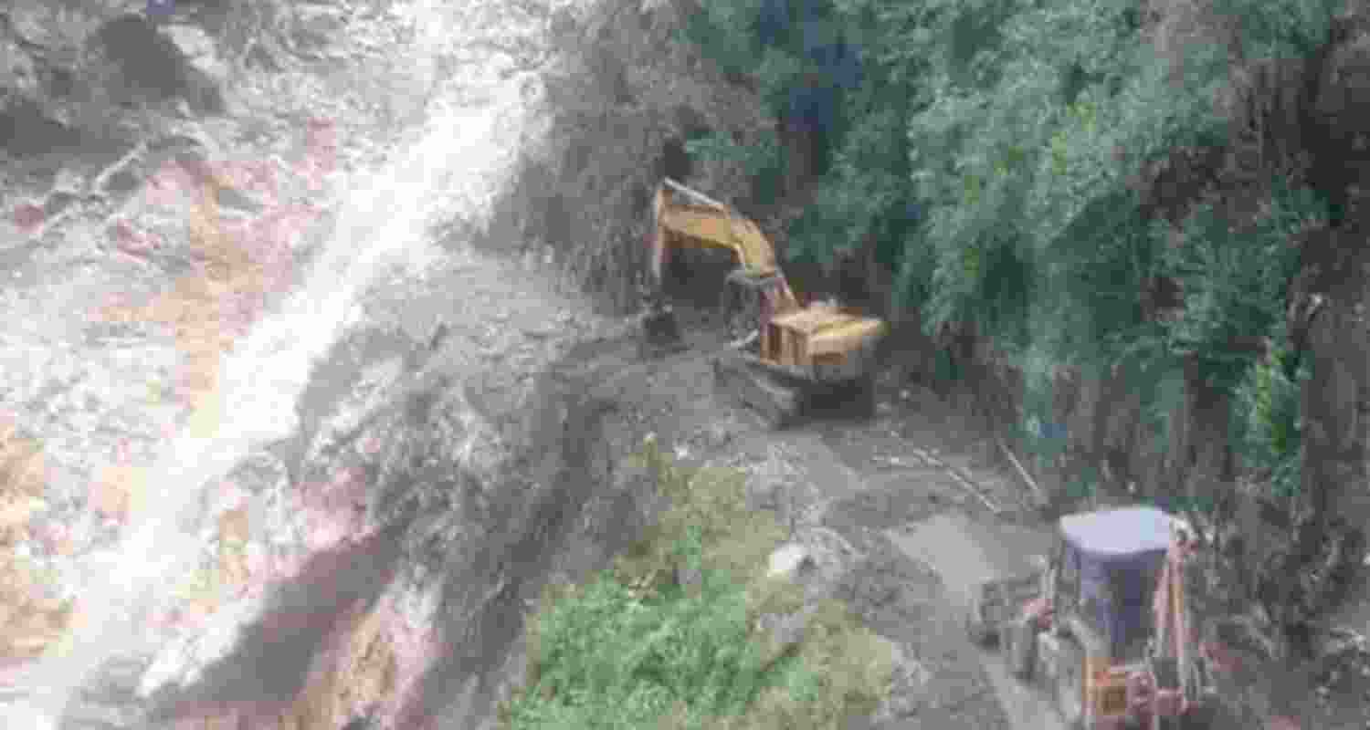 Restoration work underway on Yamunotri Highway. Restoration work underway on Yamunotri Highway.
