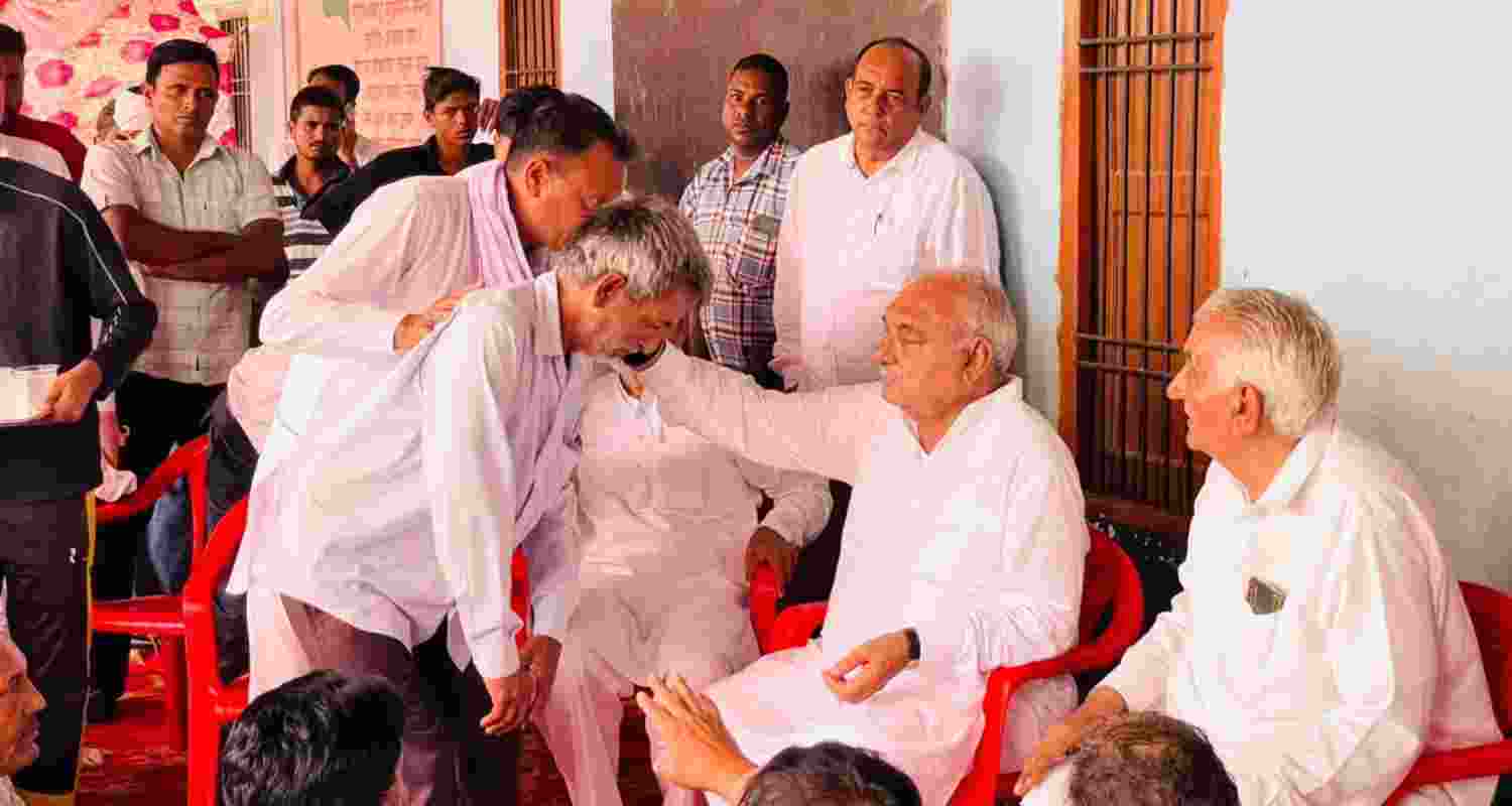 Hooda meets victims of arson incident Hooda meets victims of arson incident