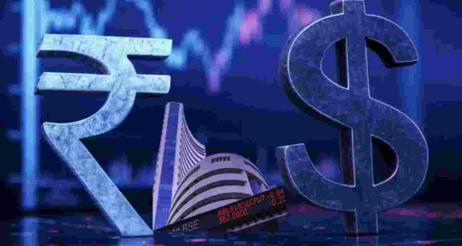 Rupee crashes 139 paise to 94.90 against US dollar in early trade Rupee crashes 139 paise to 94.90 against US dollar in early trade