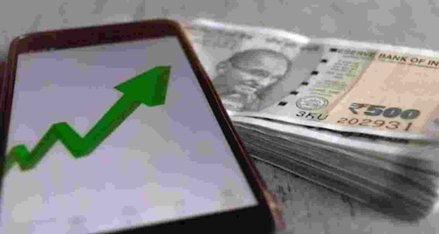 Rupee gains 41 paise against US dollar in early trade Rupee gains 41 paise against US dollar in early trade