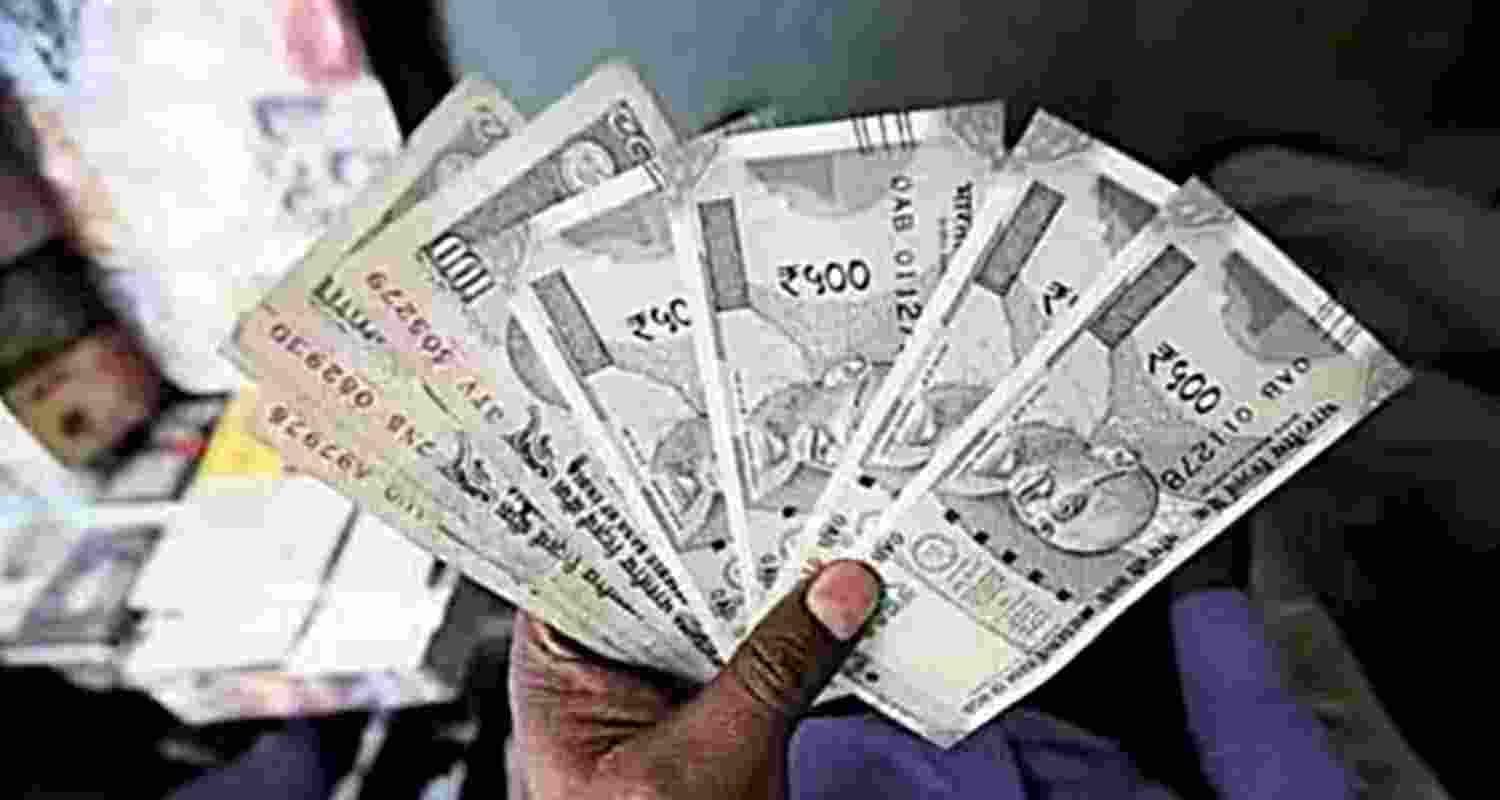 Rupee edges higher against US Dollar in early trade Rupee edges higher against US Dollar in early trade