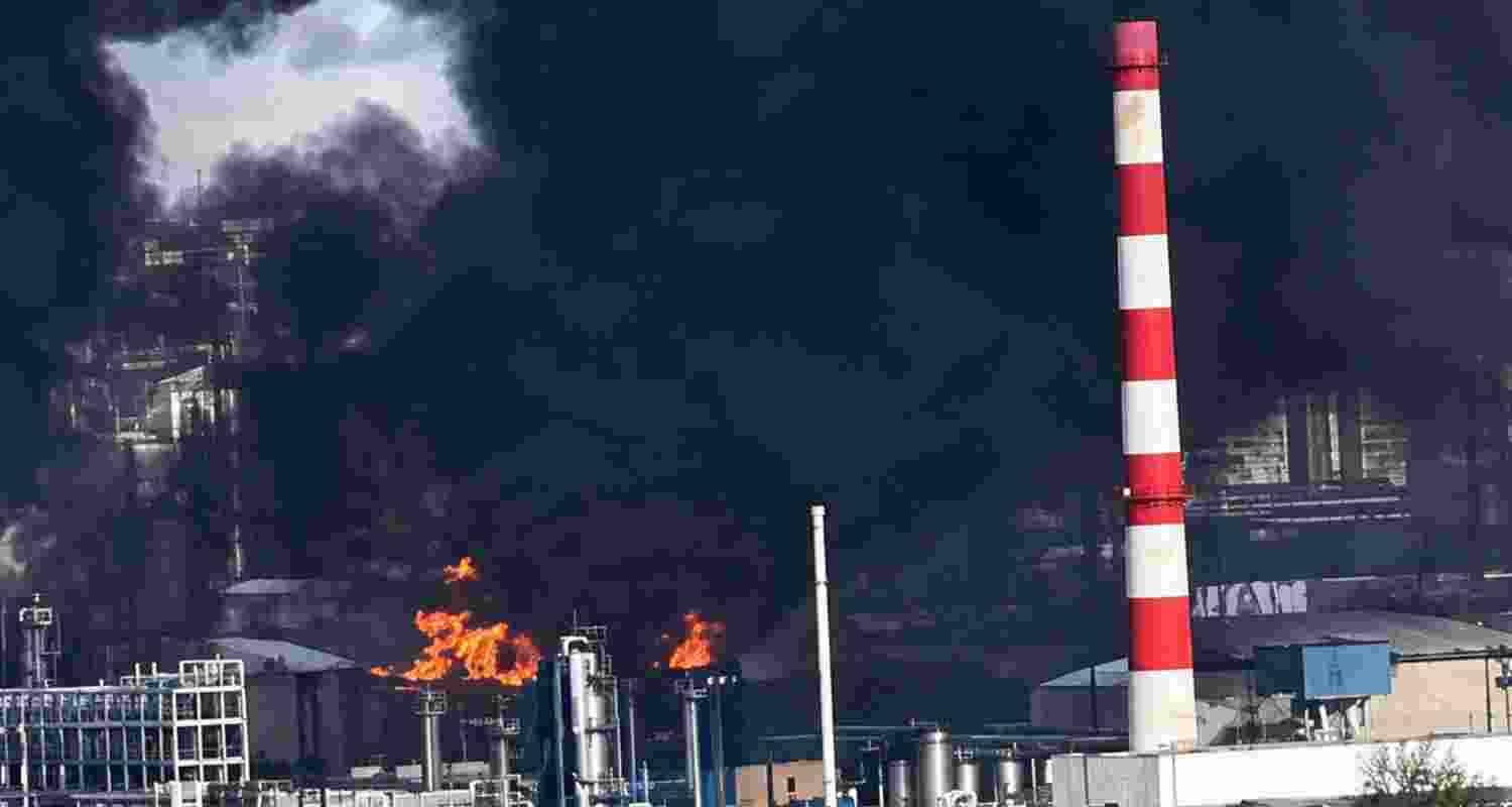Ukraine launched fresh drone strikes on Moscow, hitting an oil refinery and other sites, as Russia vowed retaliation amid escalating attacks. Ukraine launched fresh drone strikes on Moscow, hitting an oil refinery and other sites, as Russia vowed retaliation amid escalating attacks.