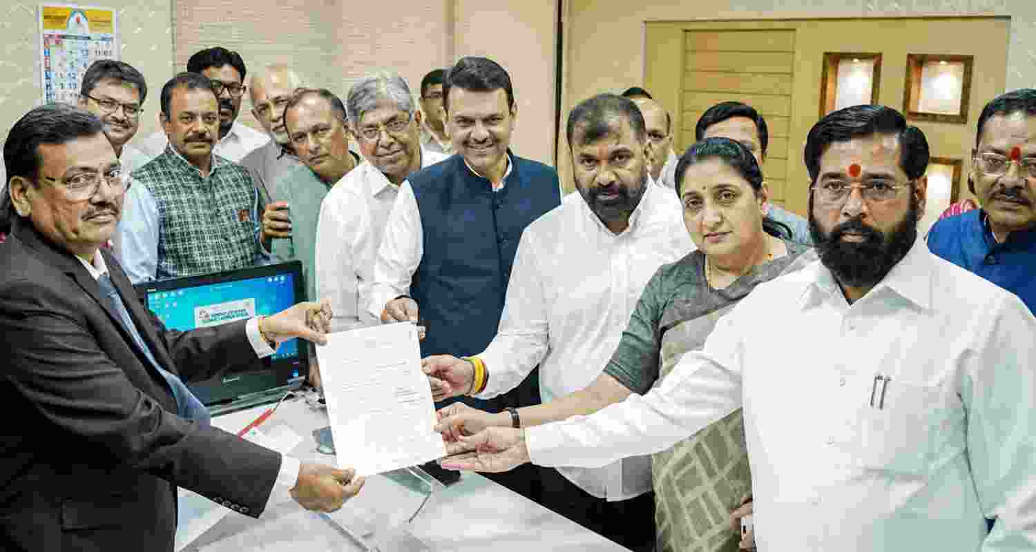 Eknath Shinde hailed Sachin Ahir as a grassroots leader, saying his support for the Mahayuti-backed council deputy chairperson bid will strengthen Shiv Sena. Eknath Shinde hailed Sachin Ahir as a grassroots leader, saying his support for the Mahayuti-backed council deputy chairperson bid will strengthen Shiv Sena.