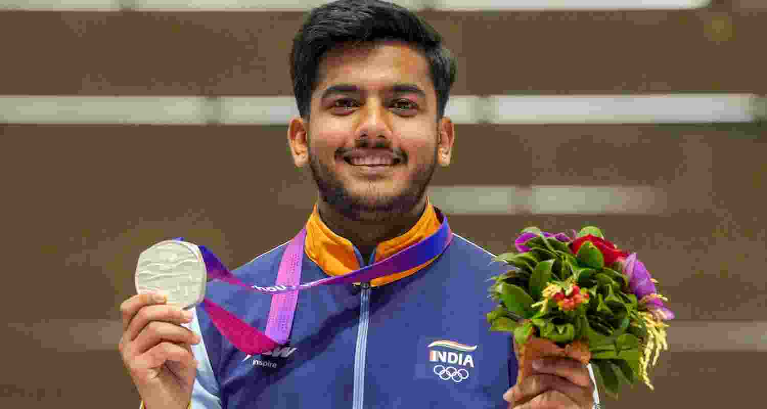 Aishwary Pratap Singh Tomar beat teammate Niraj Kumar to clinch gold with a world record. Aishwary Pratap Singh Tomar beat teammate Niraj Kumar to clinch gold with a world record.