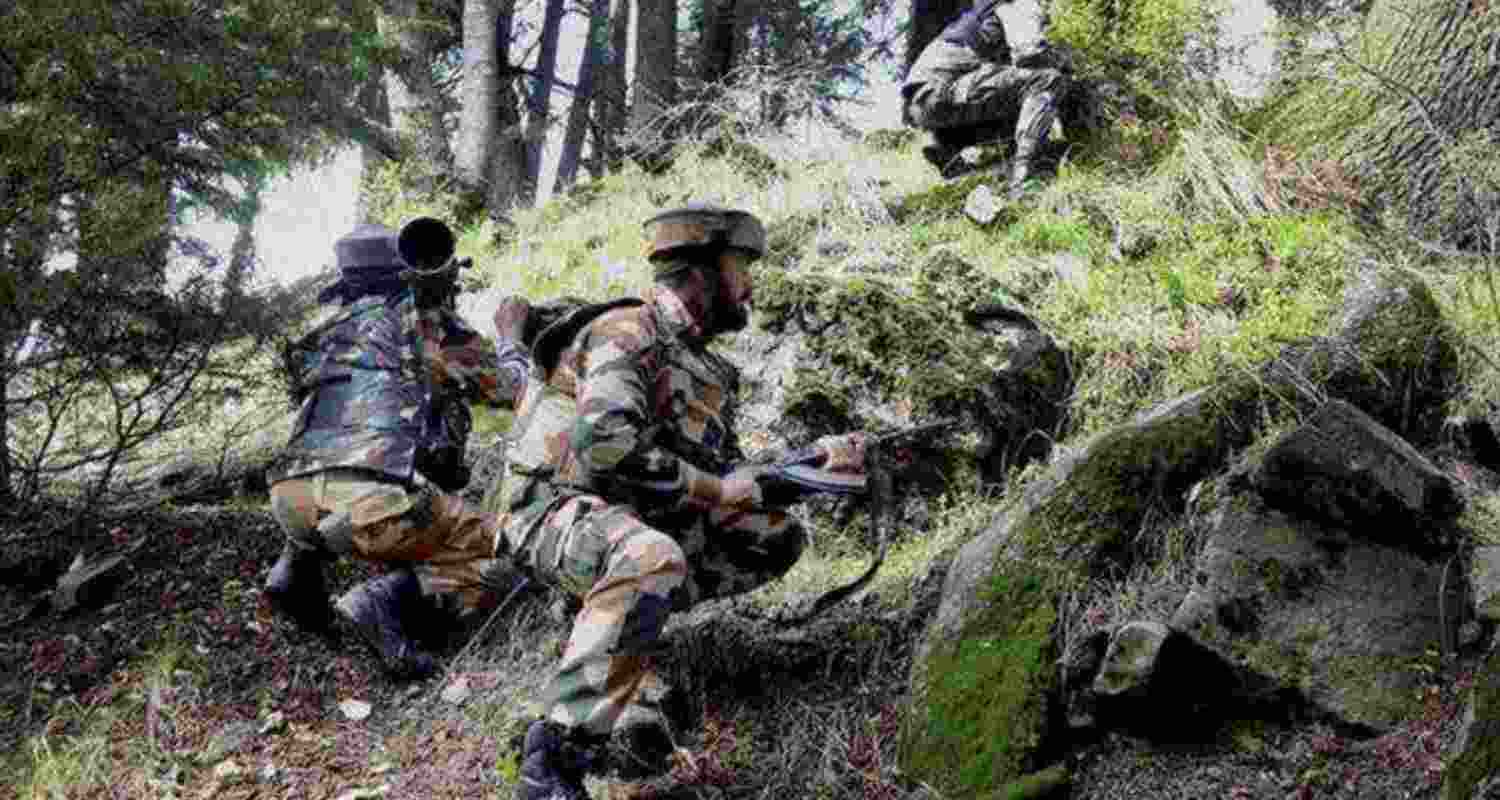 Security forces launch search in Samba after intel on three suspicious persons; joint operation underway amid heightened alerts along border areas. Security forces launch search in Samba after intel on three suspicious persons; joint operation underway amid heightened alerts along border areas.