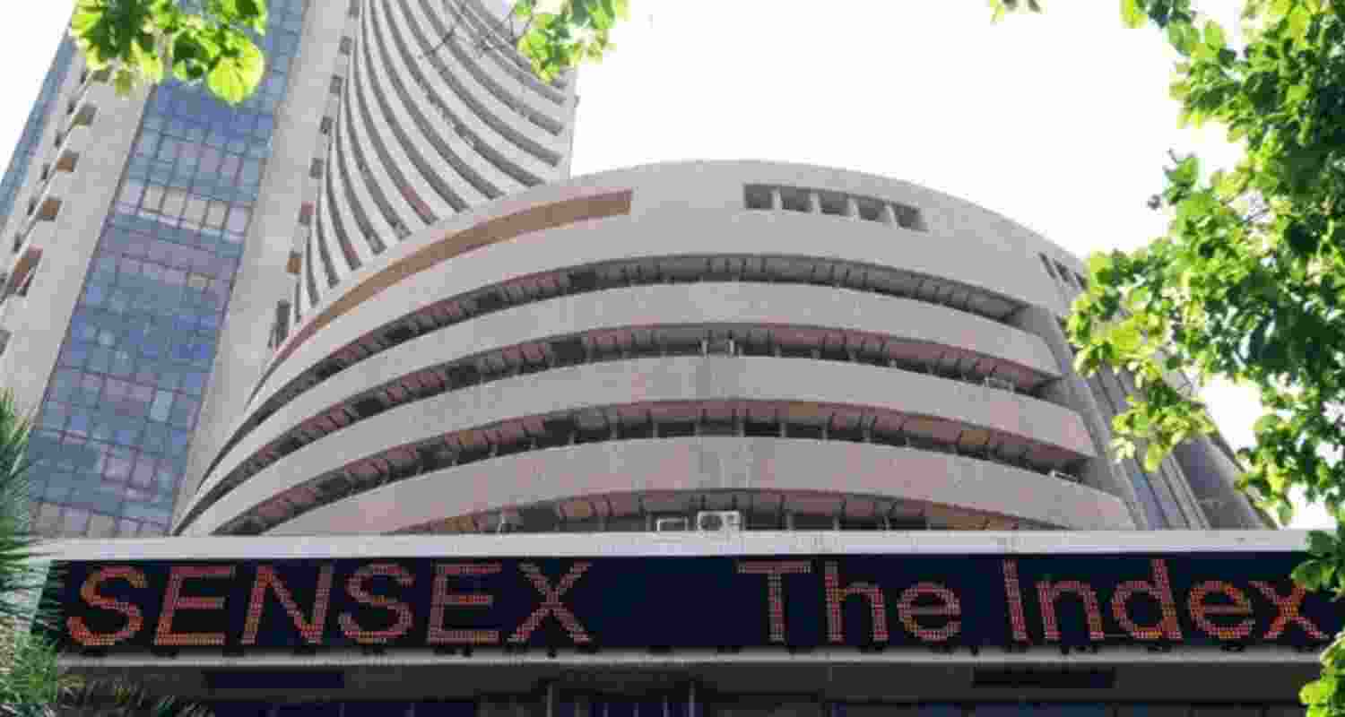 Sensex slips 450 pts, Nifty down 153 pts in early trade Sensex slips 450 pts, Nifty down 153 pts in early trade