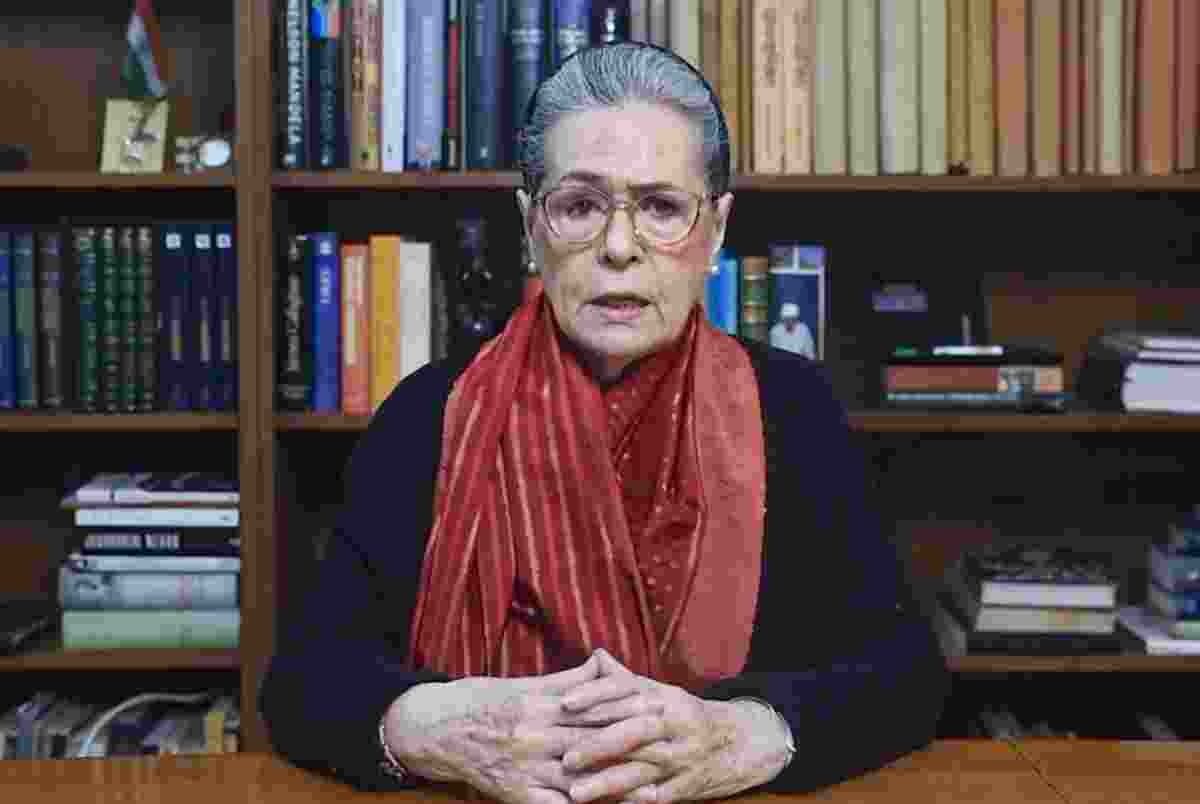 MGNREGA renaming :Sonia vows fight against new 'black law' MGNREGA renaming :Sonia vows fight against new 'black law'