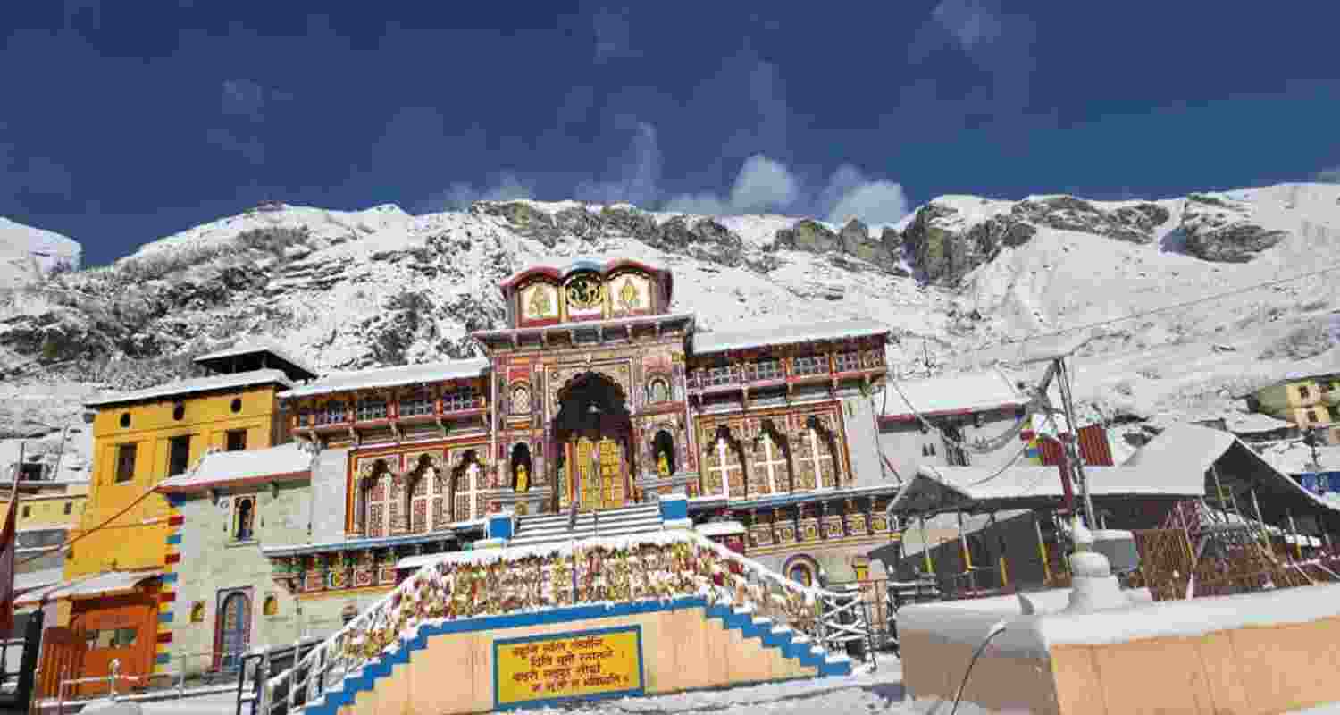Shri Badrinath Dham wrapped in thick blanket of snow. Shri Badrinath Dham wrapped in thick blanket of snow.