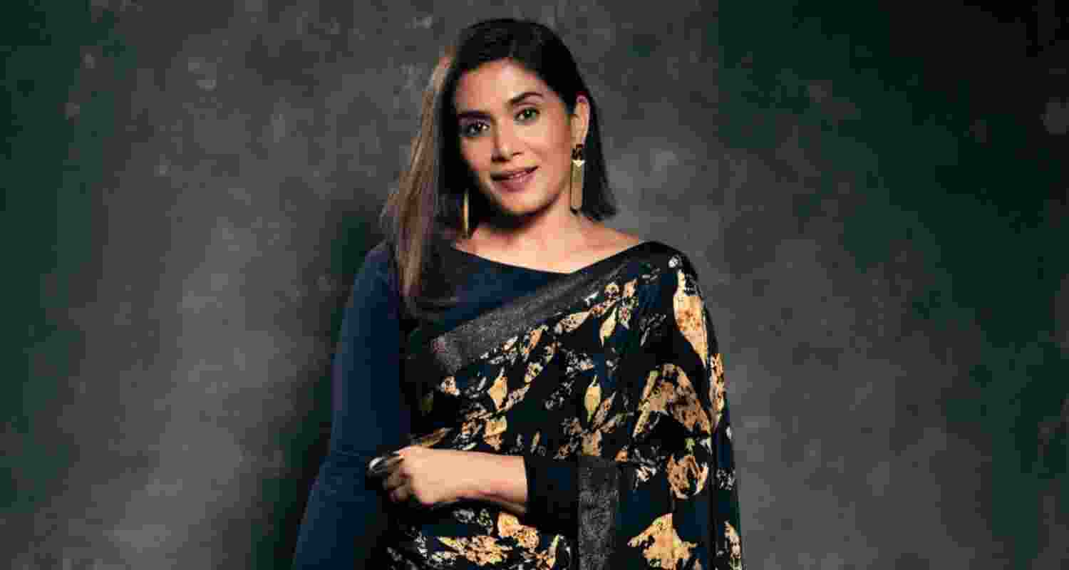 Sonali Kulkarni stranded for 5 hours on Mumbai-Pune route Sonali Kulkarni stranded for 5 hours on Mumbai-Pune route