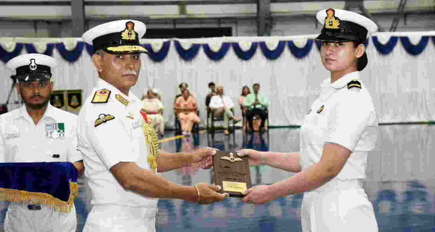 Meet Sub Lt Poonia, Navy’s first woman Fighter Pilot Meet Sub Lt Poonia, Navy’s first woman Fighter Pilot