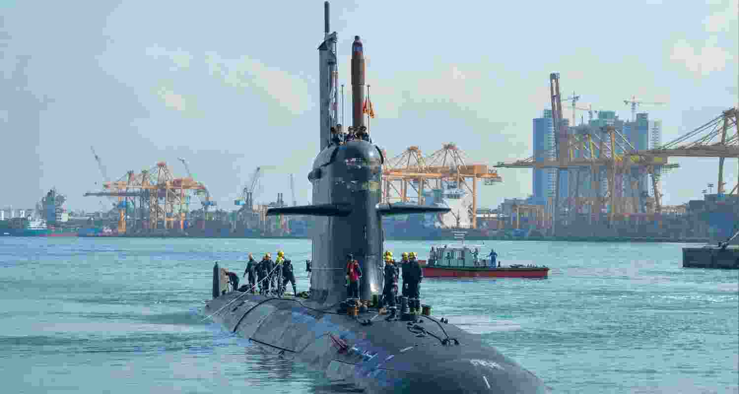 INS Karanj – a submarine of the Indian Navy arrived at the port of Colombo on a formal visit 03 February. INS Karanj – a submarine of the Indian Navy arrived at the port of Colombo on a formal visit 03 February.