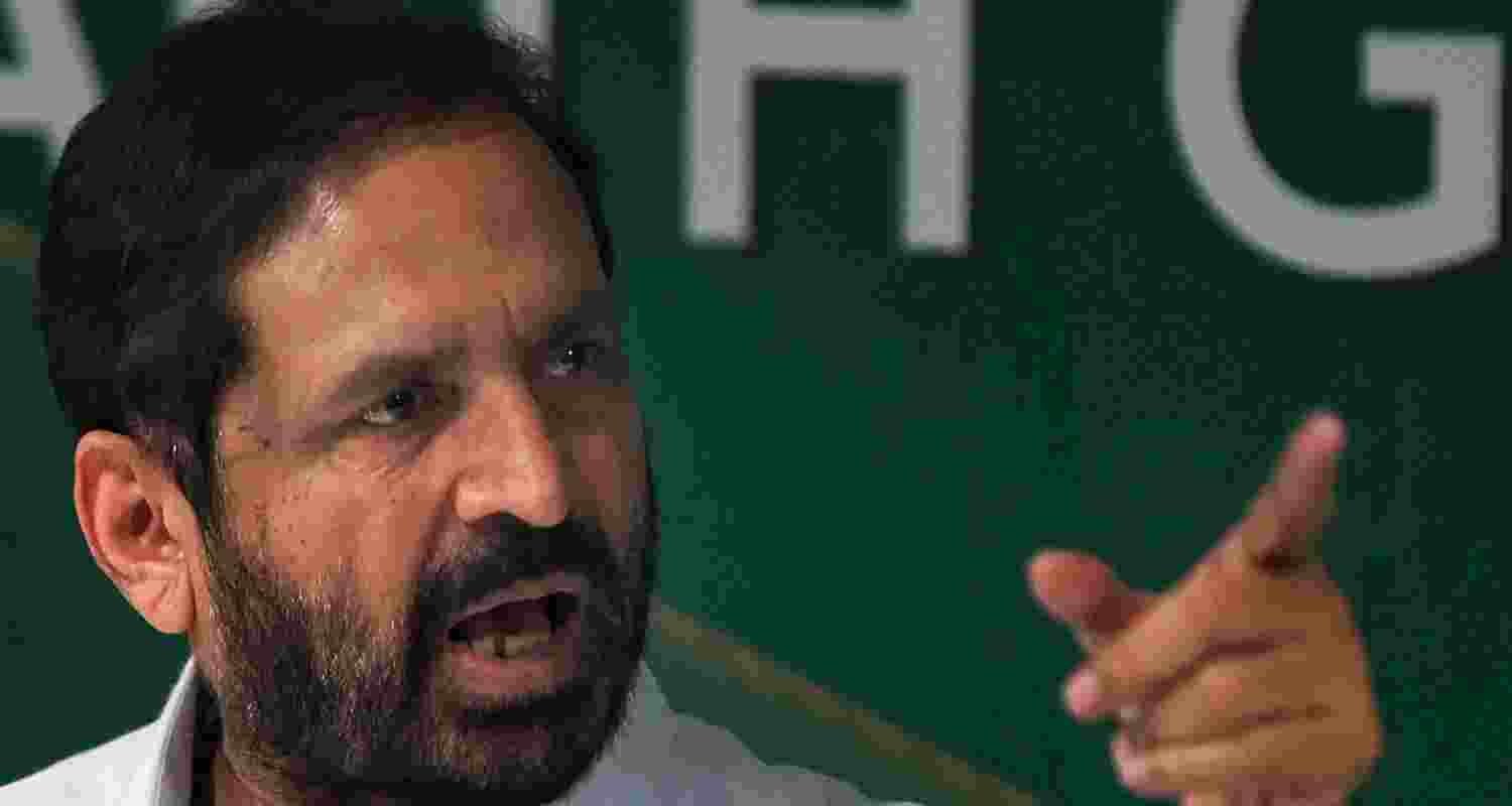 Kalmadi had been battling illness since some time, sources said, adding that he breathed his last at around 3.30 am Kalmadi had been battling illness since some time, sources said, adding that he breathed his last at around 3.30 am
