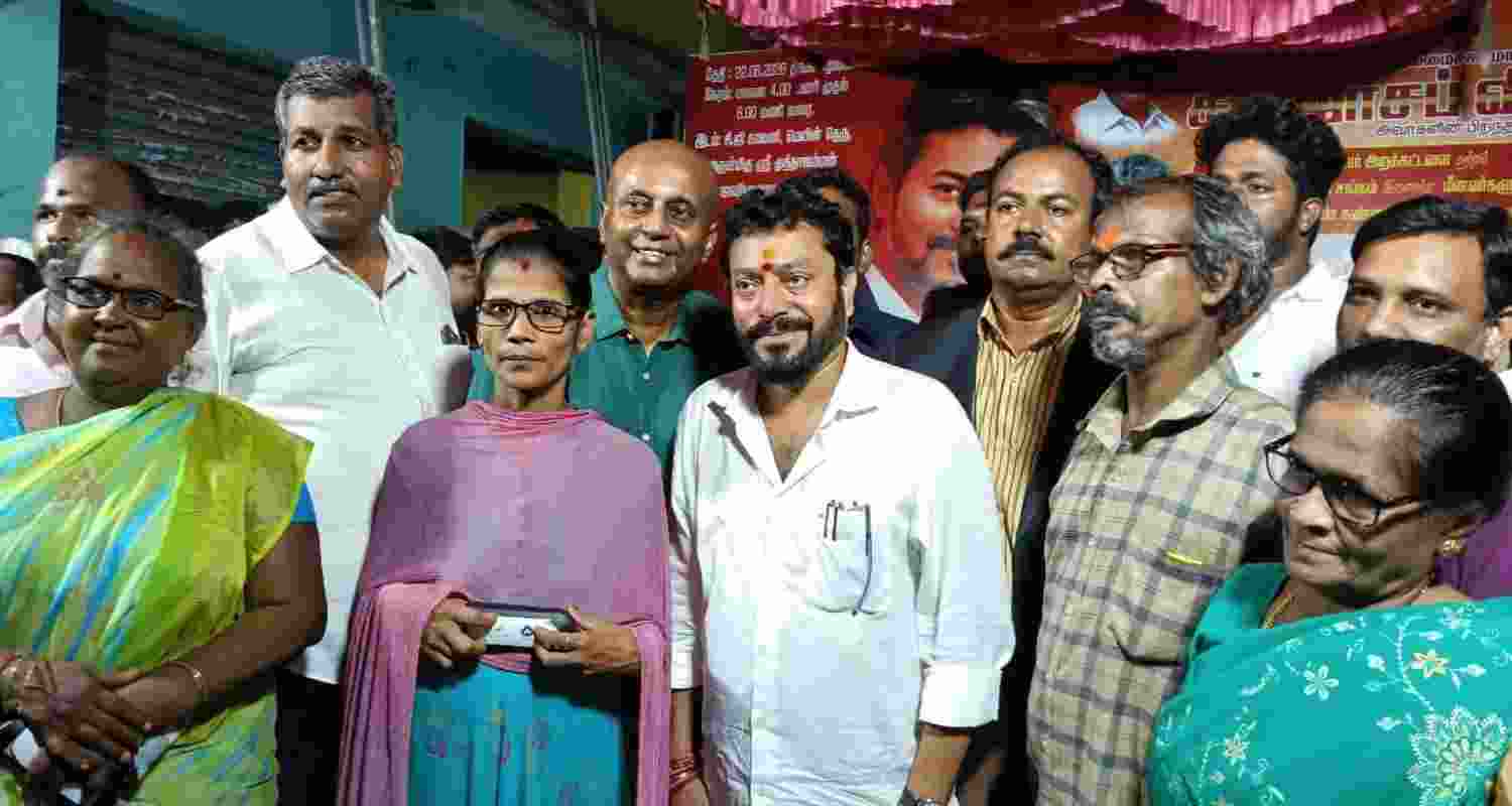 Tamil Nadu Minister for Fisheries and Fishermen Welfare, Thiru A Srinath, visited IVI’s eye camp at Kasimedu yesterday and distributed free spectacles to beneficiaries. IVI CEO Vinod Daniel was present at the camp. Tamil Nadu Minister for Fisheries and Fishermen Welfare, Thiru A Srinath, visited IVI’s eye camp at Kasimedu yesterday and distributed free spectacles to beneficiaries. IVI CEO Vinod Daniel was present at the camp.