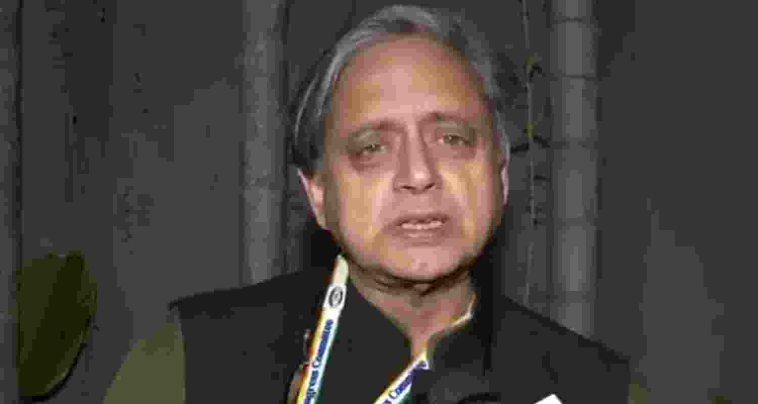 Shashi Tharoor raps Centre over lathi charge on students Shashi Tharoor raps Centre over lathi charge on students