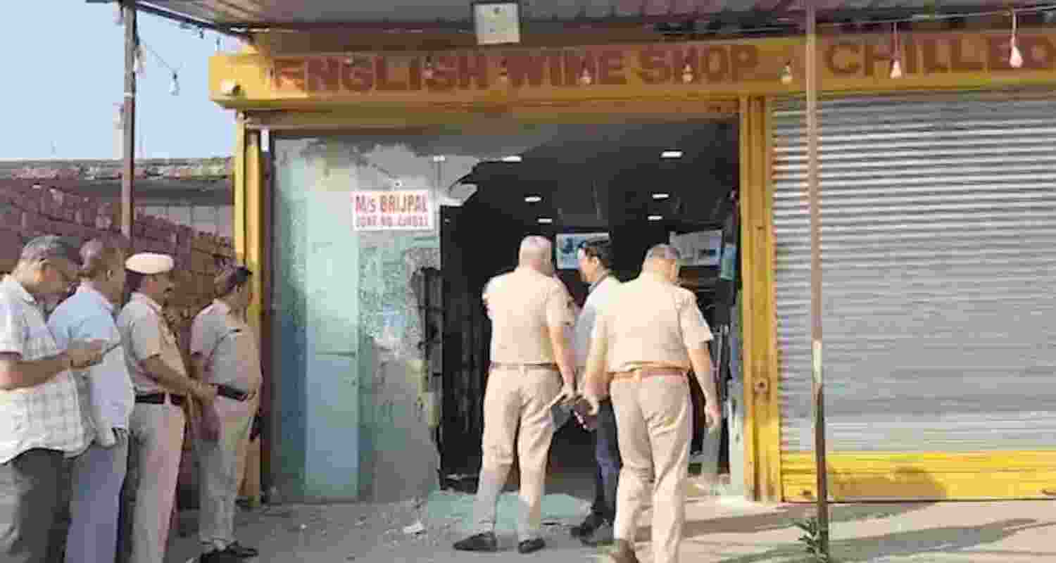 Masked man open fires outside liquor store in Yamunanagar Masked man open fires outside liquor store in Yamunanagar