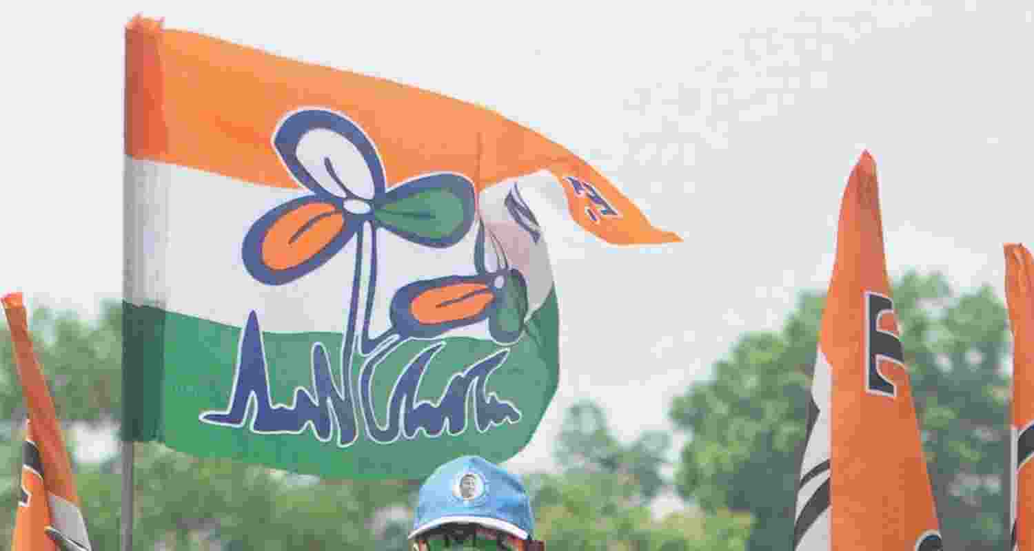 ‘Twin flowers’ at stake: Party symbol battle brews in TMC ‘Twin flowers’ at stake: Party symbol battle brews in TMC