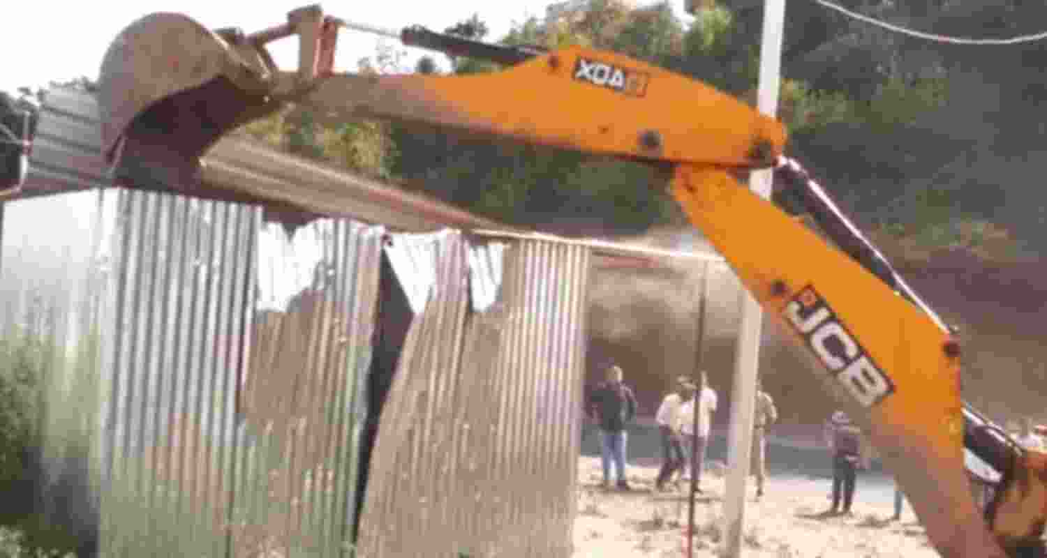 Udhampur demolition drive clears illegal roadside structures Udhampur demolition drive clears illegal roadside structures