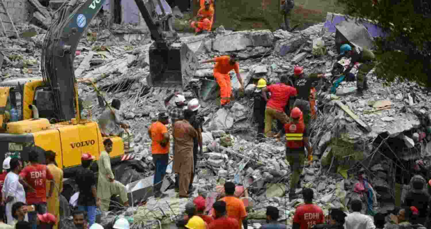 Roof collapse in Pakistan, 8 women killed Roof collapse in Pakistan, 8 women killed