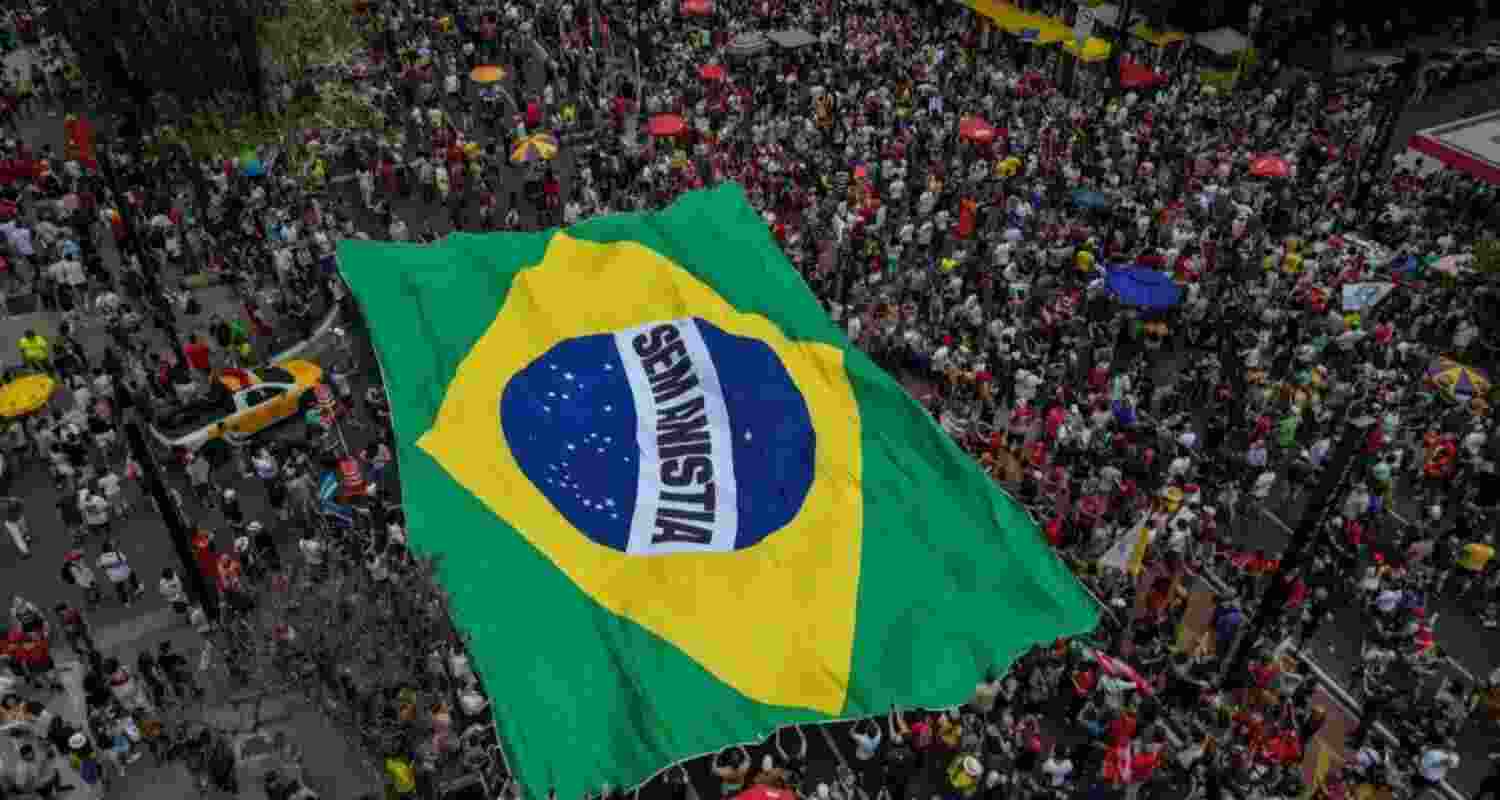 Tens of thousands rally in Brazil opposing amnesty for politicians. Tens of thousands rally in Brazil opposing amnesty for politicians.