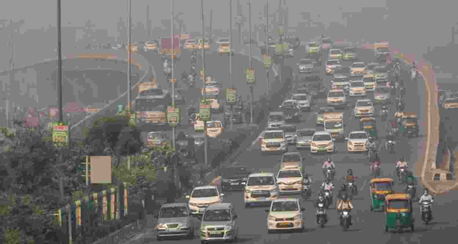 Delhi-NCR pollution worsens ahead of Diwali, GRAP-2 imposed. Delhi-NCR pollution worsens ahead of Diwali, GRAP-2 imposed.
