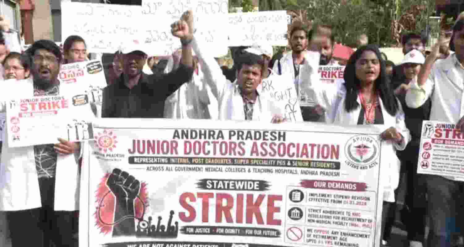 The protest marked the 10th day of the junior doctors' strike and the third consecutive day of suspension of emergency services at government medical colleges and hospitals across the state. The protest marked the 10th day of the junior doctors' strike and the third consecutive day of suspension of emergency services at government medical colleges and hospitals across the state.