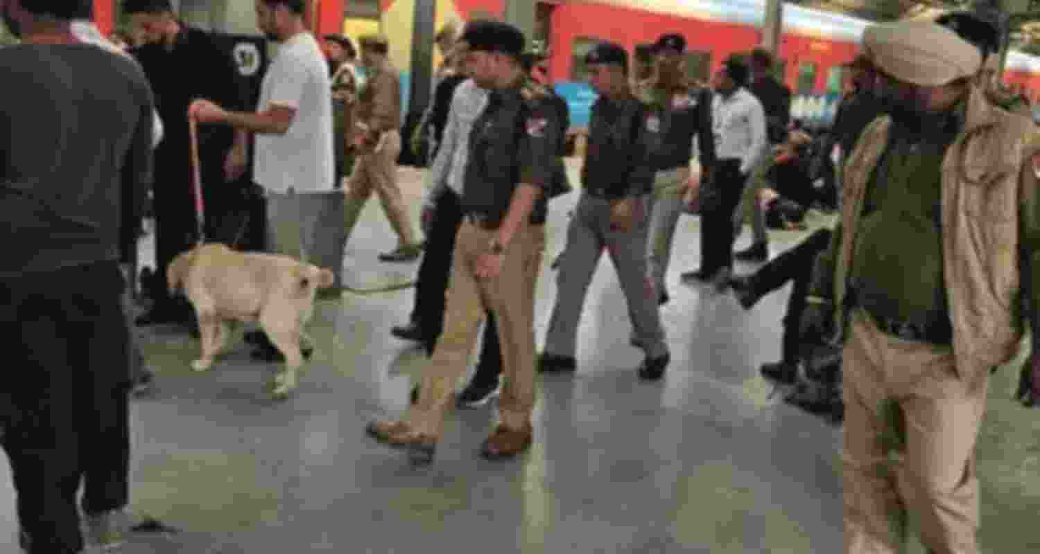 N Rlys intensifies vigil, special security drive at Jammu Station N Rlys intensifies vigil, special security drive at Jammu Station