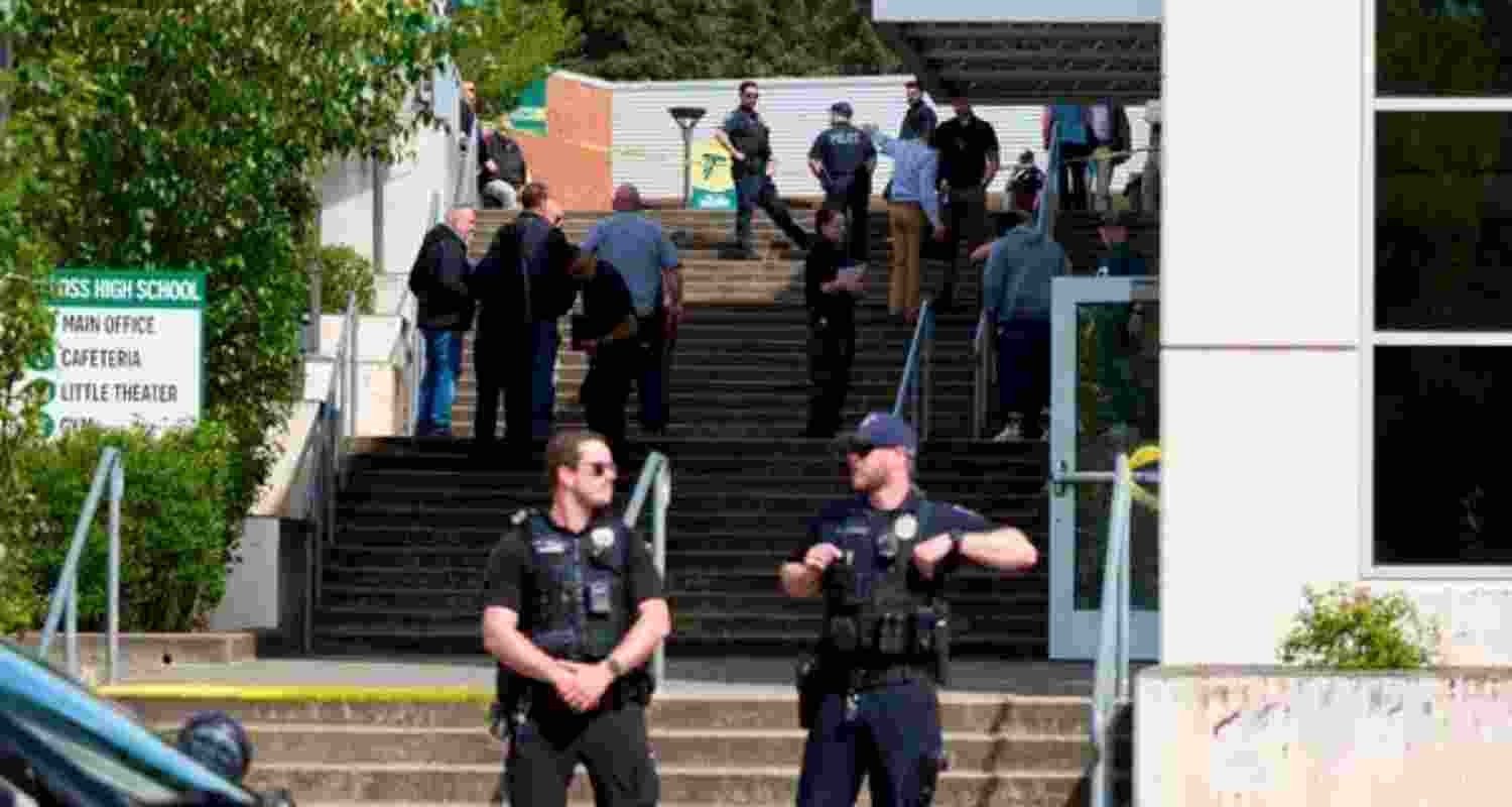 Emergency crews from the Tacoma Fire Department arrived at Foss High School at around 1:38 pm following reports of the incident. Emergency crews from the Tacoma Fire Department arrived at Foss High School at around 1:38 pm following reports of the incident.