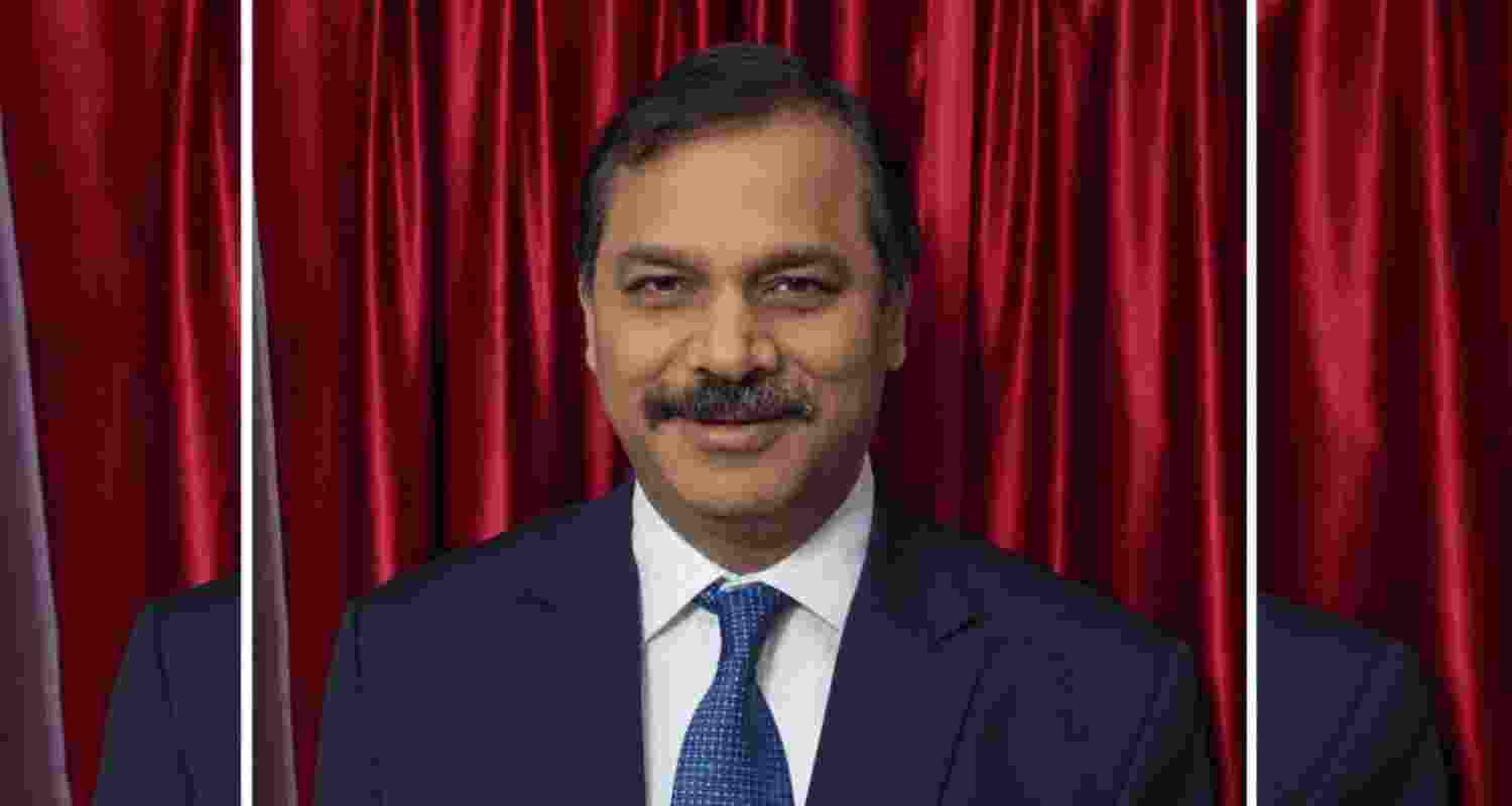 Dr Vivek Saxena. Dr Vivek Saxena.