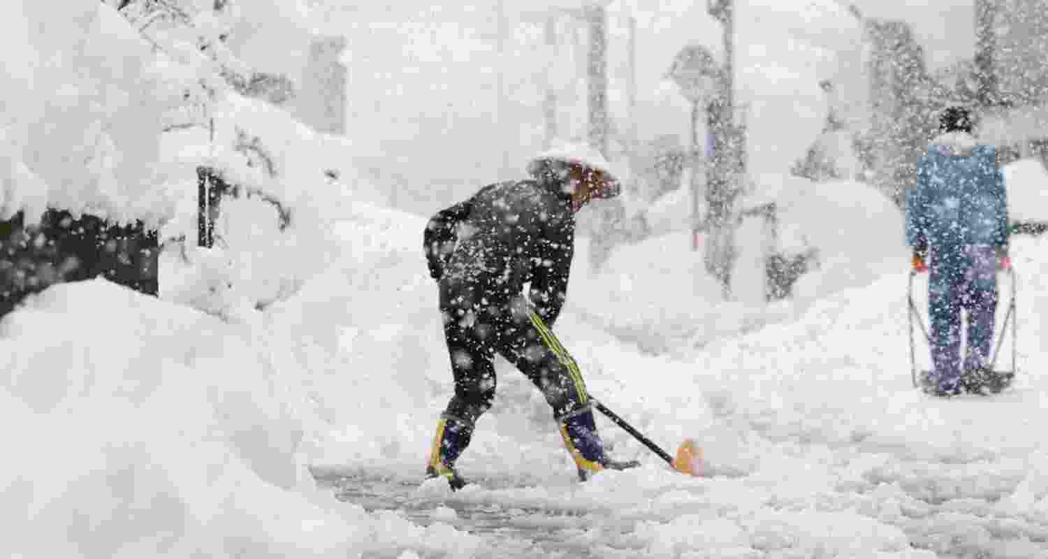 Heavy snow in northern Japan causes loss of human life Heavy snow in northern Japan causes loss of human life