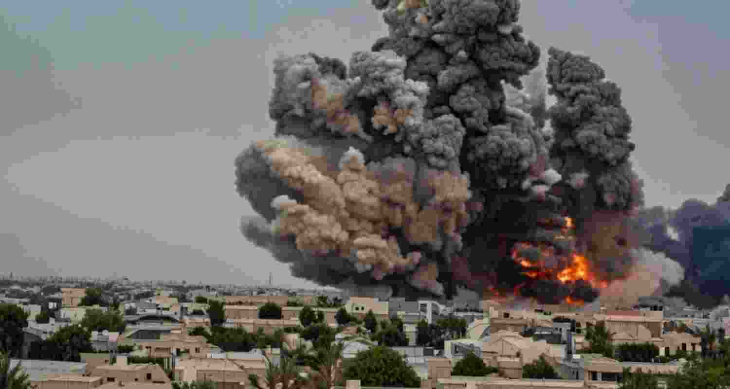 US launches sixth round of strikes on Iran, targeting southern military and civilian sites as Trump claims the US has the upper hand in the conflict. US launches sixth round of strikes on Iran, targeting southern military and civilian sites as Trump claims the US has the upper hand in the conflict.