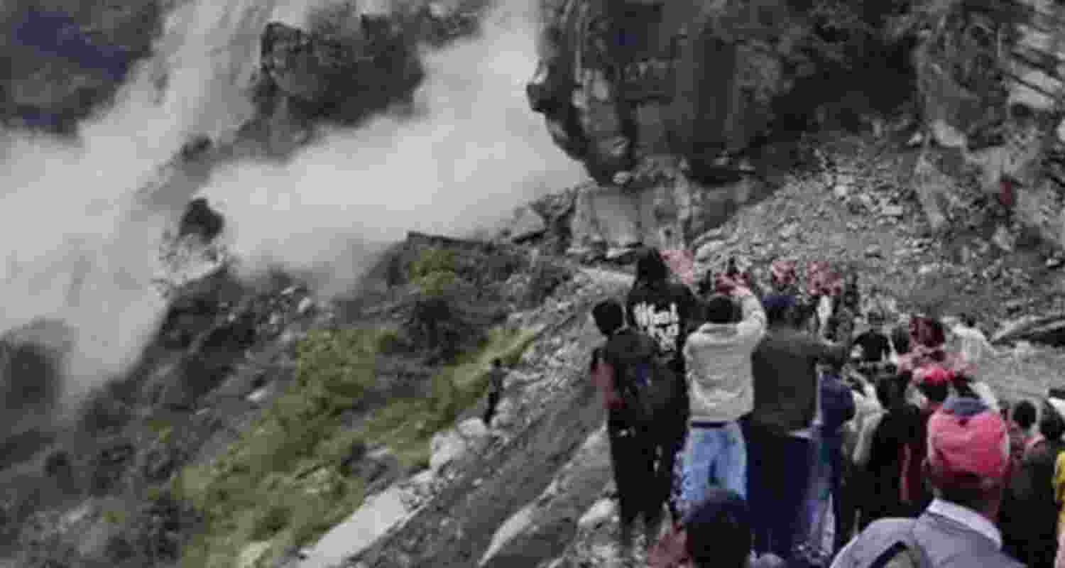 The landslide in Dharchula forced the closure of the Dharchula-Tawaghat National Highway. The landslide in Dharchula forced the closure of the Dharchula-Tawaghat National Highway.
