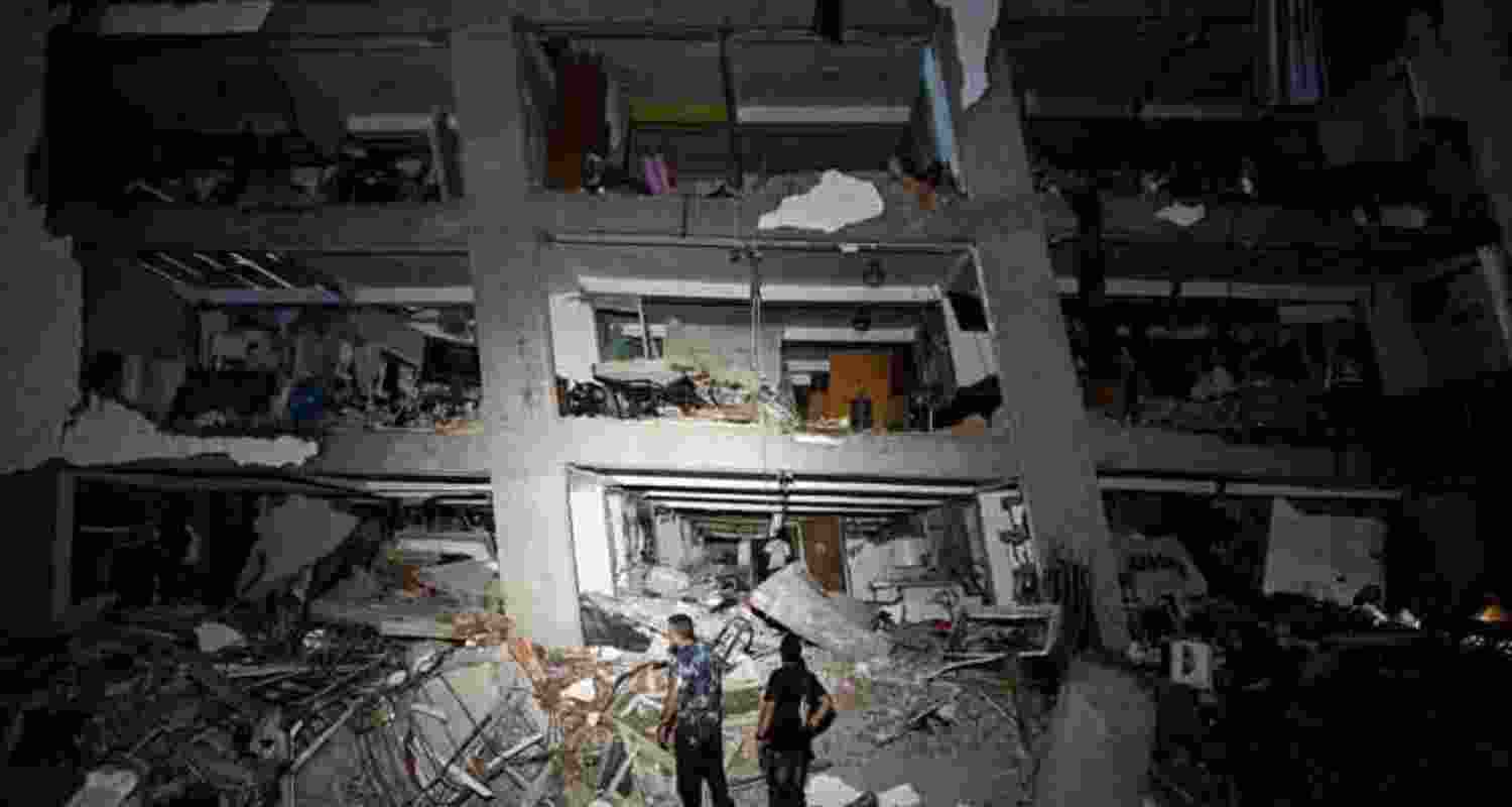 Venezuela's quake death toll has reached 1,430, with over 51,000 missing as rescuers race against time. Fresh tremors have added to the crisis. Venezuela's quake death toll has reached 1,430, with over 51,000 missing as rescuers race against time. Fresh tremors have added to the crisis.
