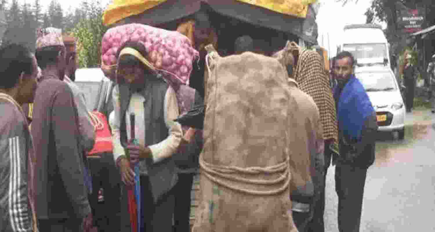 Vegetable suppliers and distributors in Manali suffer losses as heavy rains damaged the Aleo–Manali National Highway. Vegetable suppliers and distributors in Manali suffer losses as heavy rains damaged the Aleo–Manali National Highway.