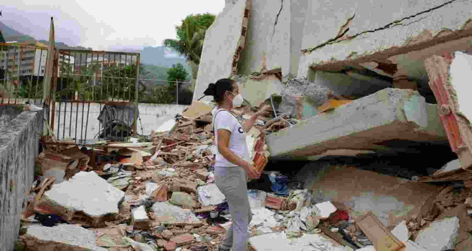 Venezuela death toll tops 3,900 as rescue operations continue Venezuela death toll tops 3,900 as rescue operations continue