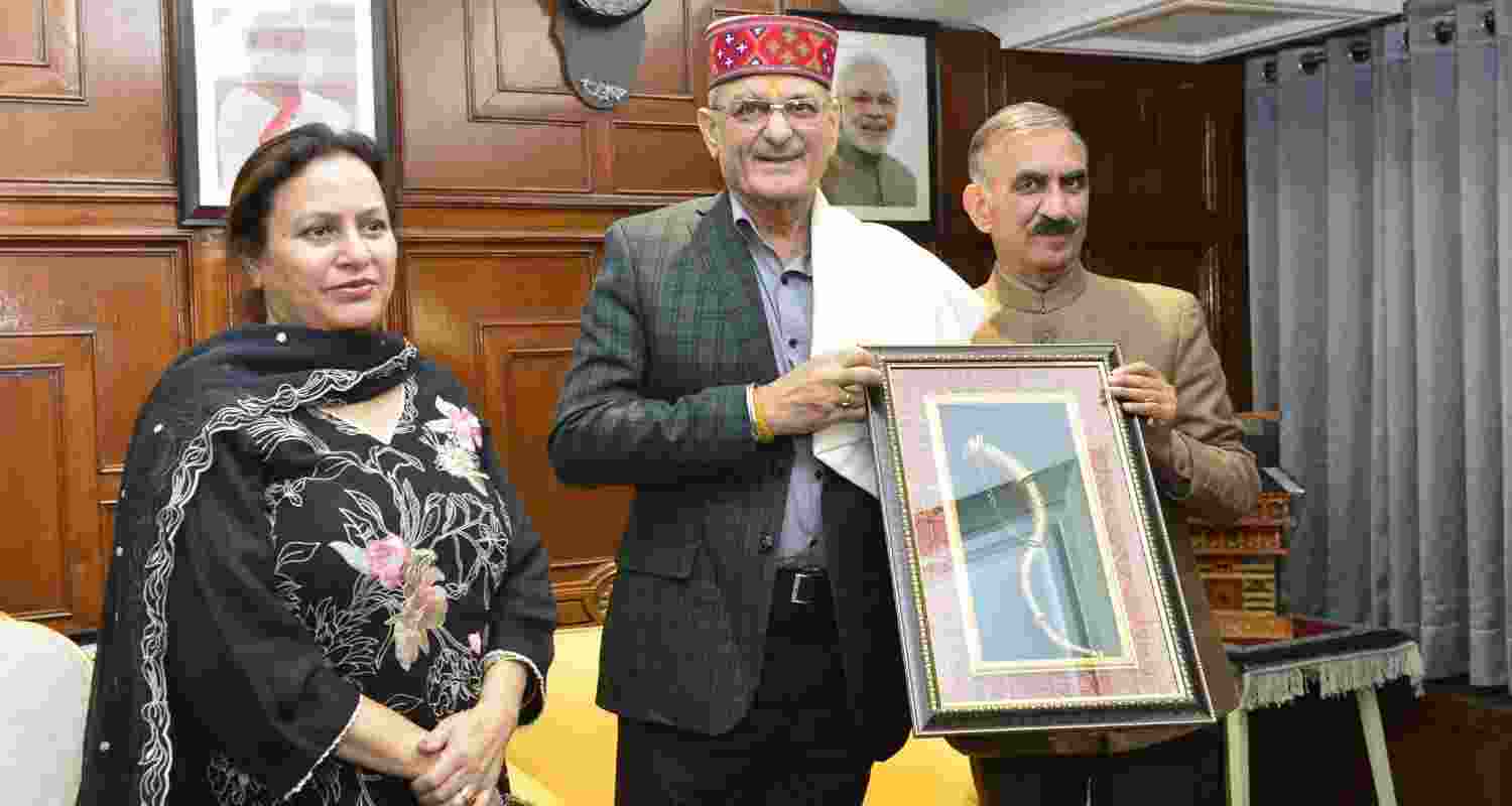Warm welcome for Governor (Designate) Kavinder Gupta in Shimla. Warm welcome for Governor (Designate) Kavinder Gupta in Shimla.