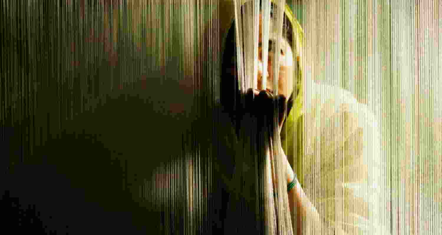 India makes Guinness record for world’s largest handmade rug India makes Guinness record for world’s largest handmade rug