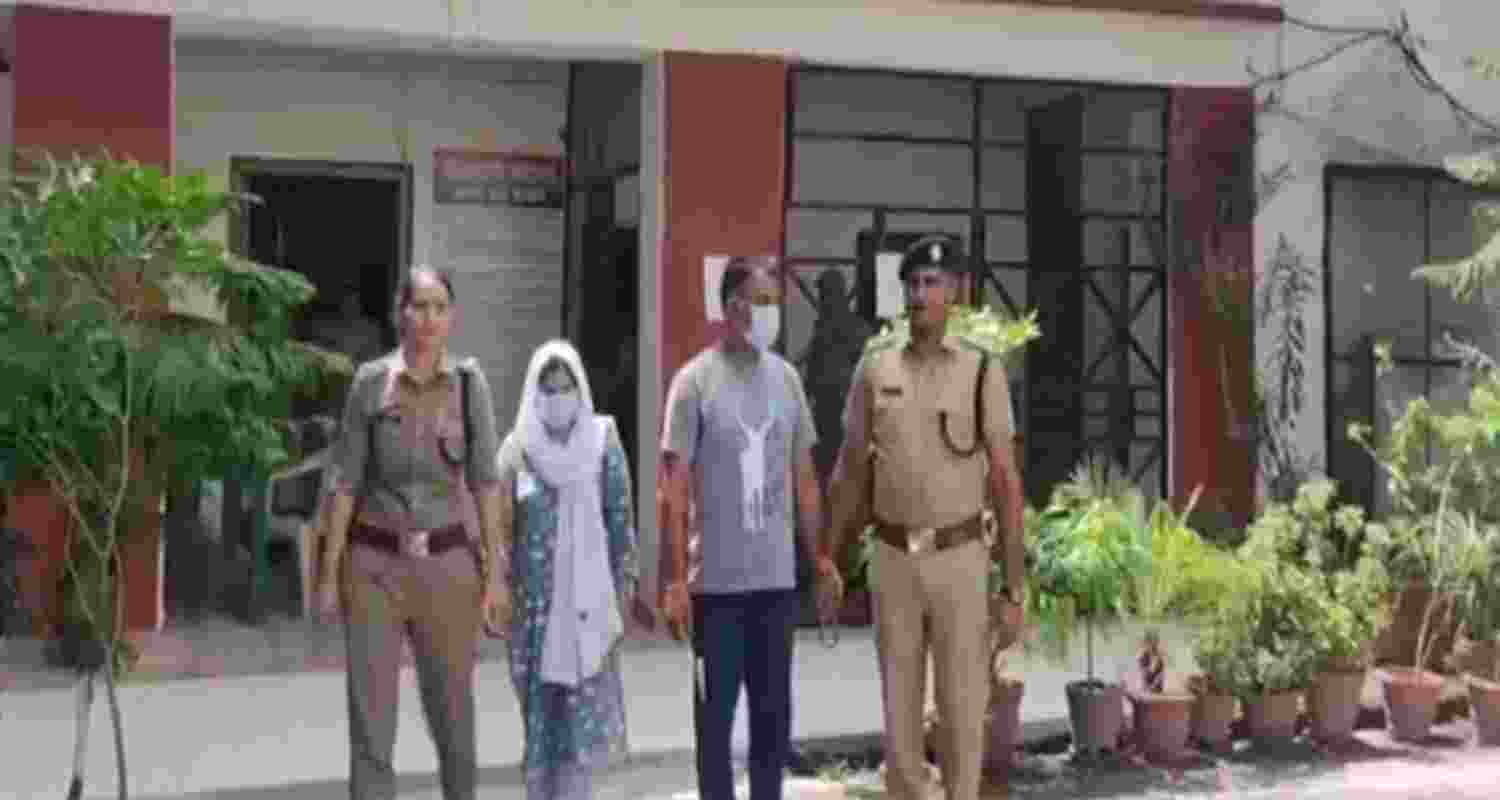 Woman arrested for murdering husband with her lover in Kotdwar, Uttarakhand. Woman arrested for murdering husband with her lover in Kotdwar, Uttarakhand.